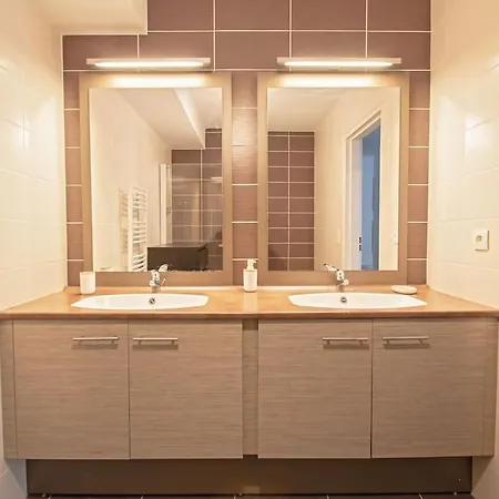 Le P'tit Rimbaud, 6 Pers, Parking Prive, Jardin,wifi Apartment